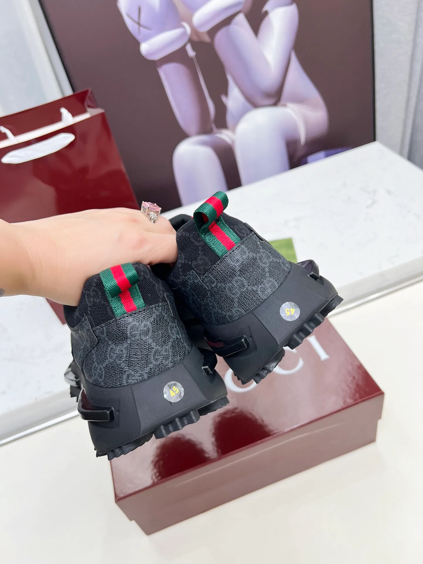 Men's shoes p580 ❤️❤️❤️Gucci series 2.0 sneakers are made with heavy investment❤️‍🔥❤️‍🔥❤️‍🔥Renewed interpretation of the brand's iconic striped webbing elements😍😍When retro genes collide with futuristic design🎊🎊This new pair of Gucci shoes directly reaches the trend threshold💥 ✔️Color caron contrasting color + classic stripes, GG reflective piping, good visual impact, with high-light filter when out on the street ✔️Multi-layer structure of different materials, mesh breathability, leather shaping, outsole EVA foam and TPU combination😍😍😍Fashion and practicality are both online ✔️ The details are double G midsole + iconic double G lock shoelaces, the retro DNA is crazy and restless, and every step is based on the trendy aesthetic❤️❤️❤️❤️ Matching size: Male 39-44